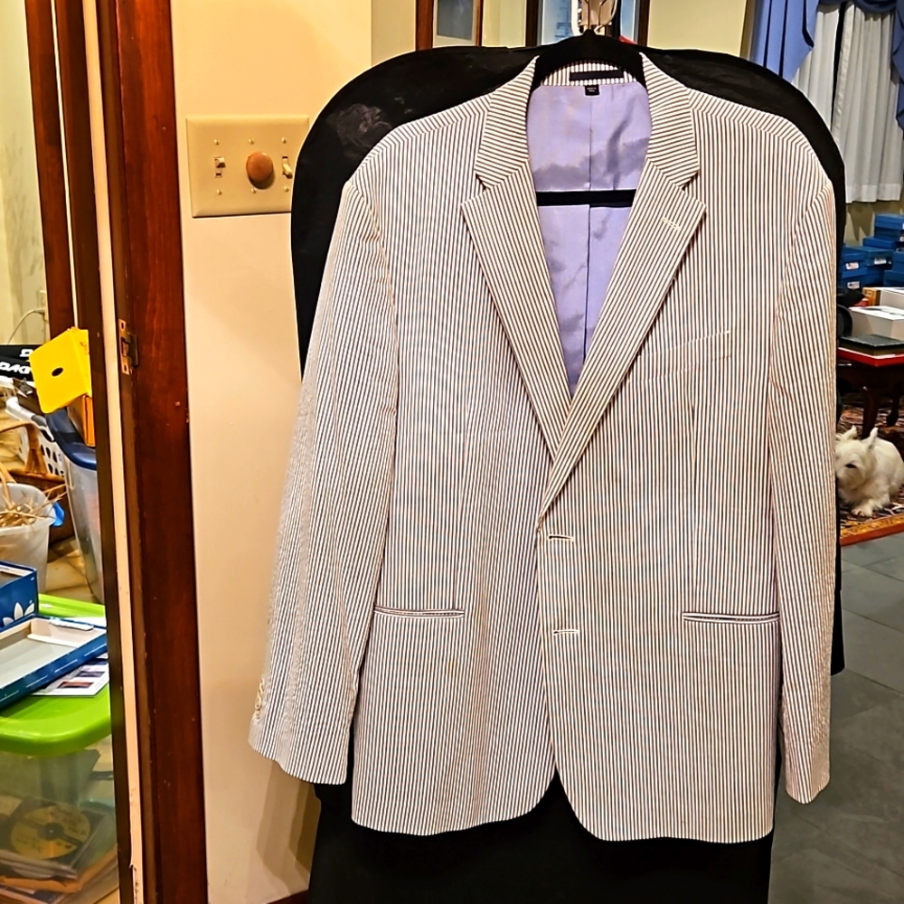 Unworn Tailored fit Jo's A Bank jacket size 44